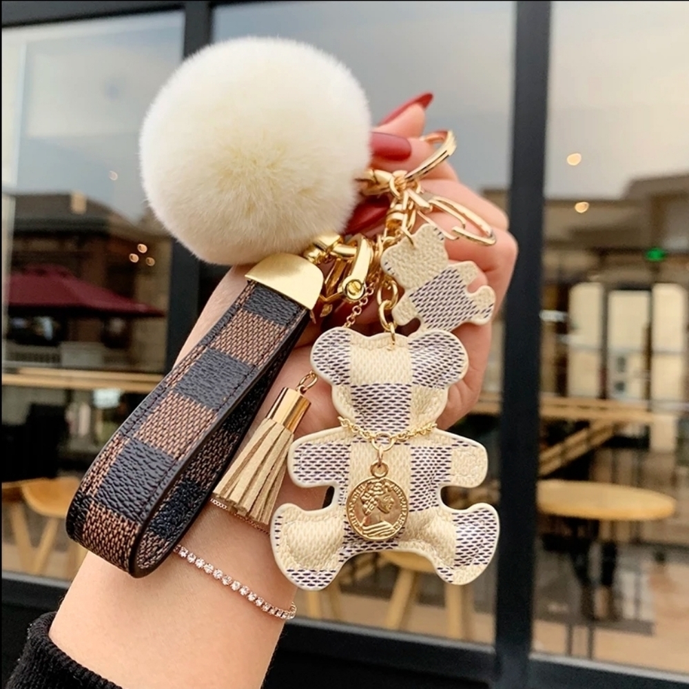 NEW💫 KEYCHAIN 🔑